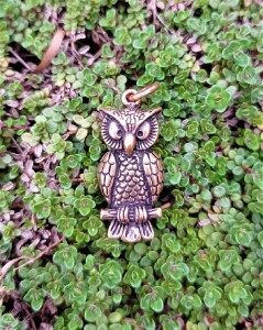 Zawieszka SOWA NOCY brąz