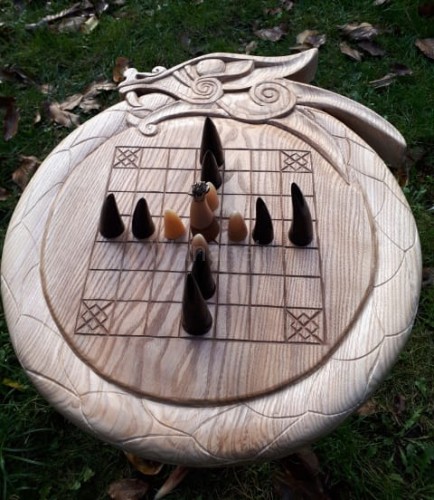 STOLIK HNEFATAFL 1.jpg