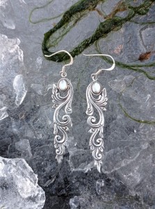 Kolczyki długie NORCIA z masą perłową srebne