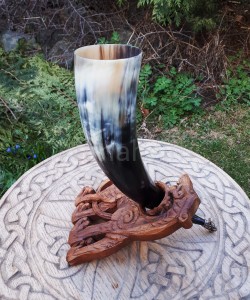 Róg do picia 0,5 polerowany z głową wilka