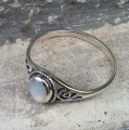 Pierścień średniowieczny LUCY masa perłowa srebro r403 2.jpg