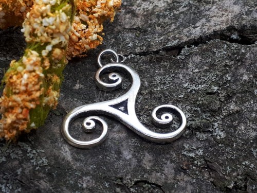 Zawieszka celtycka TRISKEL srebro ac7 1.jpg