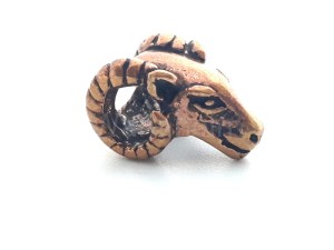 Koralik zawieszka BARAN brąz 